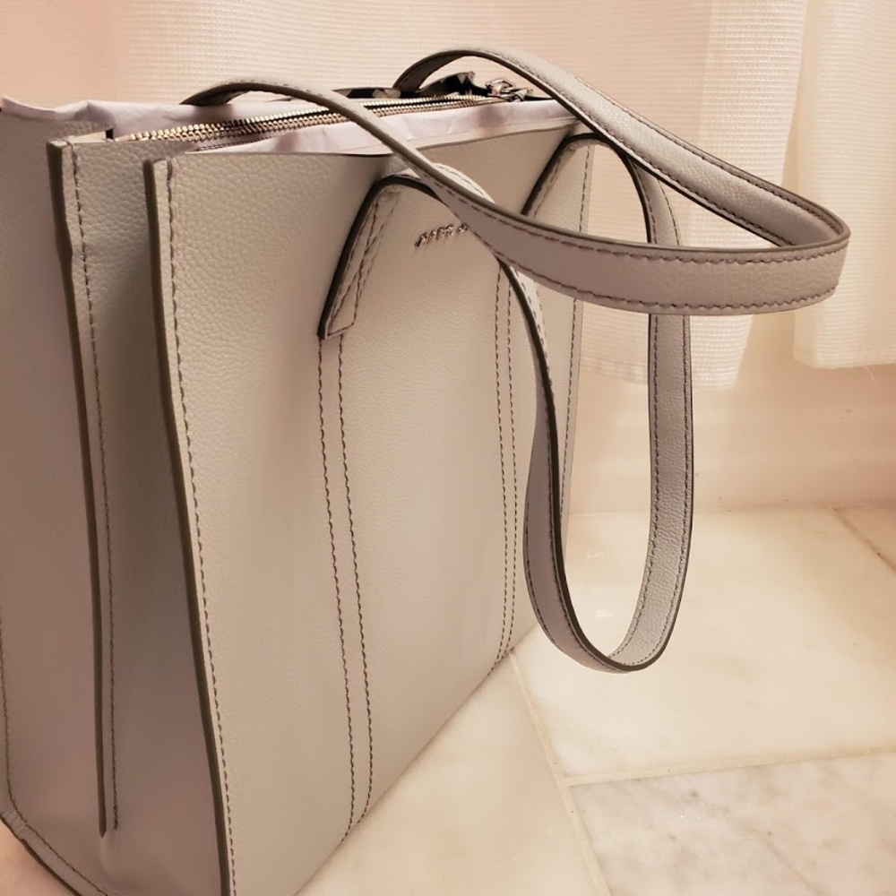 🔥👑🔥 NWT Authentic Marc Jacobs Repeat Tote - Picture 2 of 8